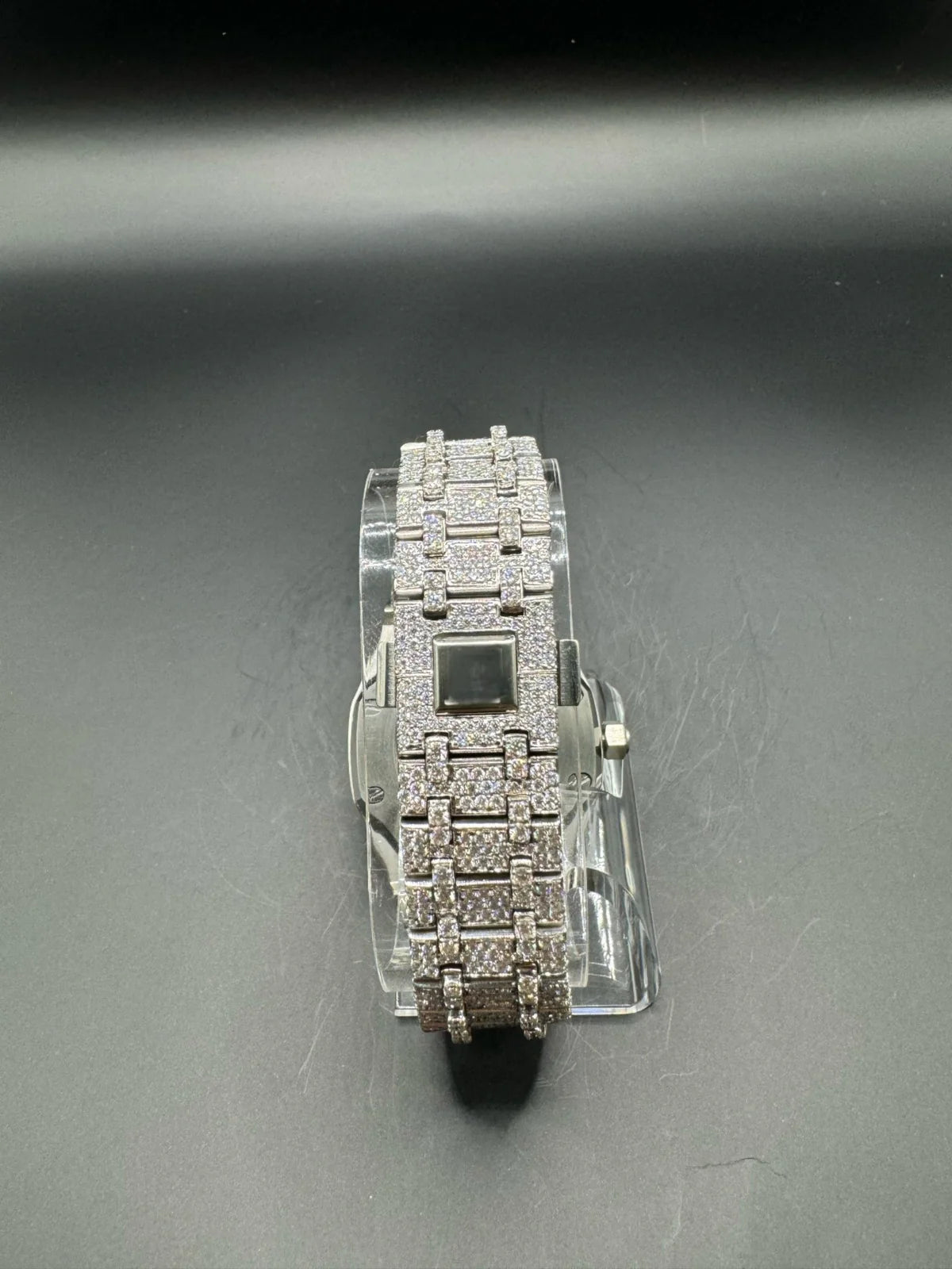 MOISSANITE BUSSDOWN AP (41MM)